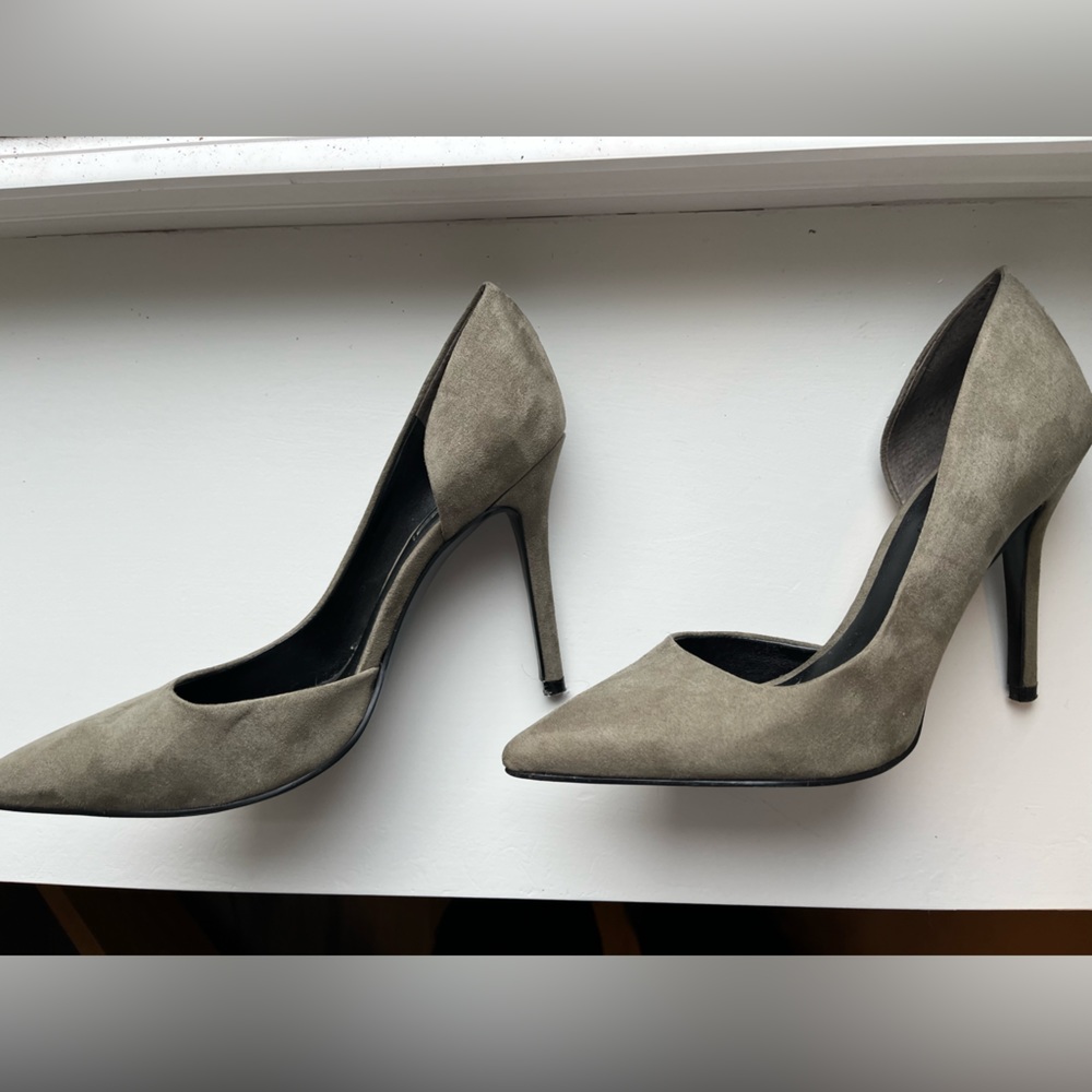 Guess Pumps - Size 7.5 - Picture 2 of 6